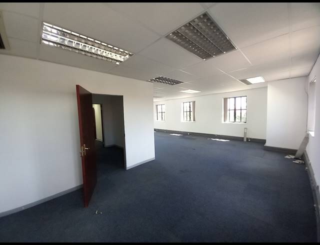342M² OFFICE TO LET IN BRYANSTON